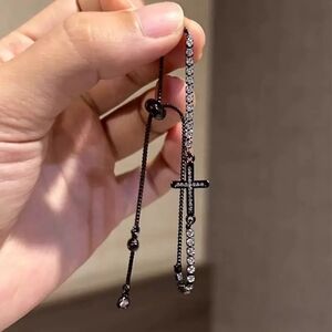 Elegant Black and Silver Bracelet